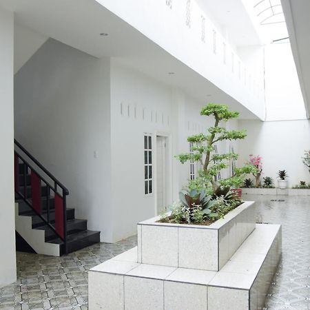 红多兹酒店-近苏门答腊大学 棉兰 外观 照片